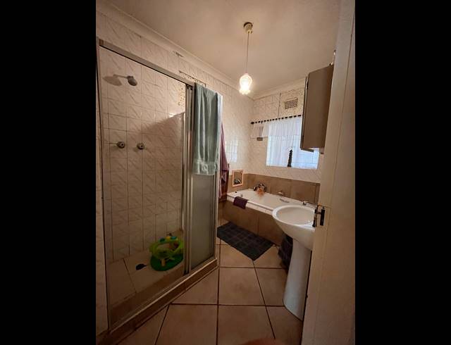 3 BEDROOM HOUSE FOR SALE IN ROTHDENE